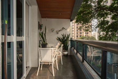 Apartamento à venda com 149m², 3 quartos e 3 vagasVaranda