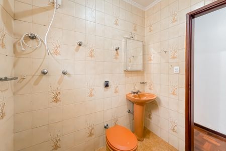 Casa para alugar com 220m², 4 quartos e 3 vagas Casa para alugar com 220m², 4 quartos e 3 vagasBanheiro Corredor