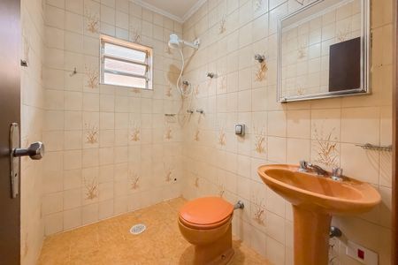 Casa para alugar com 220m², 4 quartos e 3 vagas Casa para alugar com 220m², 4 quartos e 3 vagasBanheiro Corredor