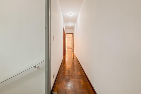 Casa para alugar com 220m², 4 quartos e 3 vagas Casa para alugar com 220m², 4 quartos e 3 vagasCorredor - Piso Superior