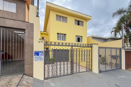 Casa para alugar com 220m², 4 quartos e 3 vagas Casa para alugar com 220m², 4 quartos e 3 vagasFachada