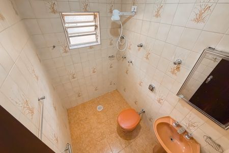 Casa para alugar com 220m², 4 quartos e 3 vagas Casa para alugar com 220m², 4 quartos e 3 vagasBanheiro Corredor