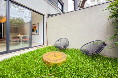 Casa de condomínio para alugar com 110m², 2 quartos e 2 vagasVaranda / Jardim