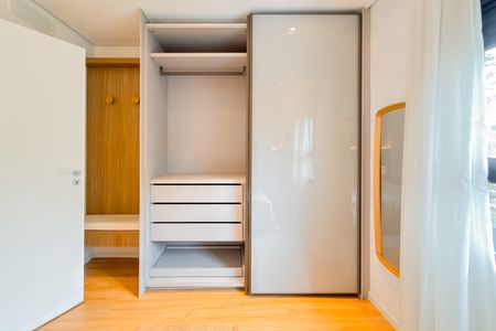 Casa de condomínio para alugar com 110m², 2 quartos e 2 vagasSuíte 1 - Armários 