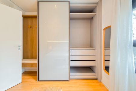 Casa de condomínio para alugar com 110m², 2 quartos e 2 vagasSuíte 1 - Armários 