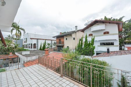 Casa à venda com 350m², 4 quartos e 3 vagas Casa à venda com 350m², 4 quartos e 3 vagasSacada