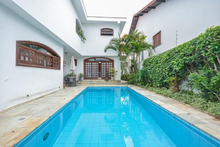 Casa à venda com 350m², 4 quartos e 3 vagas Casa à venda com 350m², 4 quartos e 3 vagasPiscina