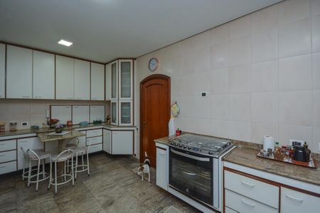 Casa à venda com 350m², 4 quartos e 3 vagas Casa à venda com 350m², 4 quartos e 3 vagasCozinha