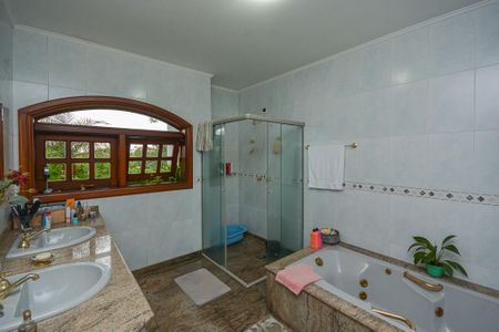 Casa à venda com 350m², 4 quartos e 3 vagas Casa à venda com 350m², 4 quartos e 3 vagasBanheiro da Suíte 1