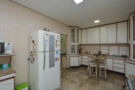 Casa à venda com 350m², 4 quartos e 3 vagas Casa à venda com 350m², 4 quartos e 3 vagasCozinha