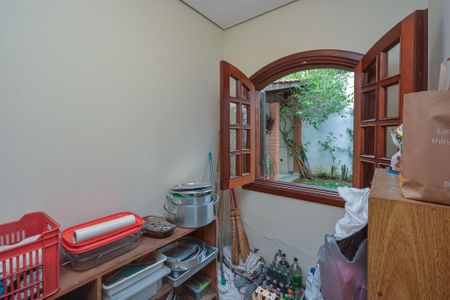 Casa à venda com 350m², 4 quartos e 3 vagas Casa à venda com 350m², 4 quartos e 3 vagasDespensa