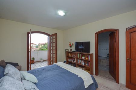 Casa à venda com 350m², 4 quartos e 3 vagas Casa à venda com 350m², 4 quartos e 3 vagasSuite 1