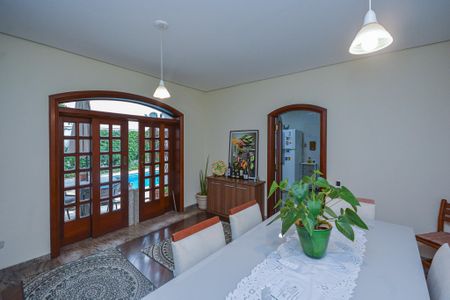 Casa à venda com 350m², 4 quartos e 3 vagas Casa à venda com 350m², 4 quartos e 3 vagasSala de Jantar