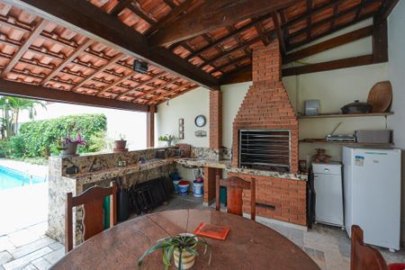 Casa à venda com 350m², 4 quartos e 3 vagas Casa à venda com 350m², 4 quartos e 3 vagasChurrasqueira