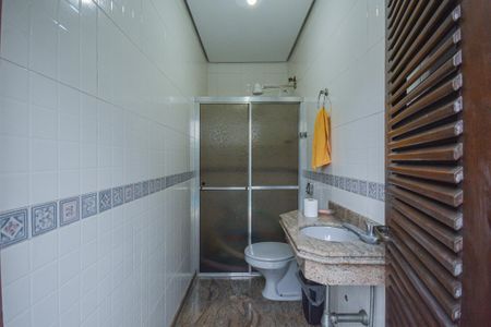 Casa à venda com 350m², 4 quartos e 3 vagas Casa à venda com 350m², 4 quartos e 3 vagasBanheiro Social