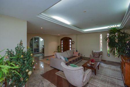 Casa à venda com 350m², 4 quartos e 3 vagas Casa à venda com 350m², 4 quartos e 3 vagasSala