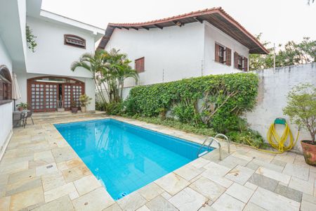 Casa à venda com 350m², 4 quartos e 3 vagas Casa à venda com 350m², 4 quartos e 3 vagasPiscina