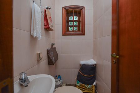 Casa à venda com 350m², 4 quartos e 3 vagas Casa à venda com 350m², 4 quartos e 3 vagasBanheiro de serviço