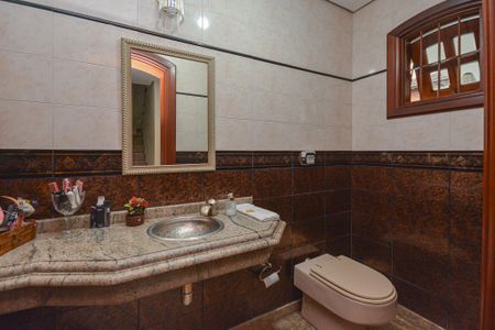 Casa à venda com 350m², 4 quartos e 3 vagas Casa à venda com 350m², 4 quartos e 3 vagasLavabo