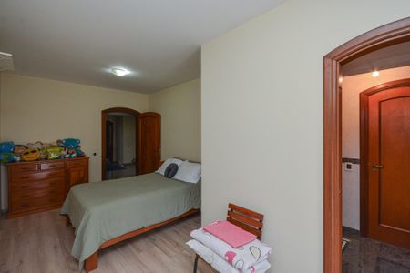 Casa à venda com 350m², 4 quartos e 3 vagas Casa à venda com 350m², 4 quartos e 3 vagasSuite 4