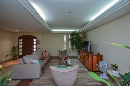 Casa à venda com 350m², 4 quartos e 3 vagas Casa à venda com 350m², 4 quartos e 3 vagasSala