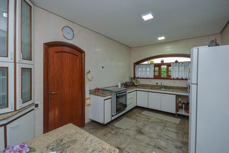 Casa à venda com 350m², 4 quartos e 3 vagas Casa à venda com 350m², 4 quartos e 3 vagasCozinha