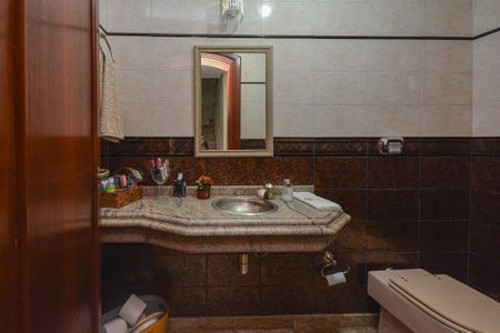 Casa à venda com 350m², 4 quartos e 3 vagas Casa à venda com 350m², 4 quartos e 3 vagasLavabo