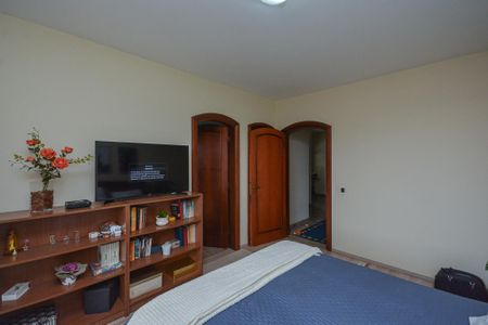 Casa à venda com 350m², 4 quartos e 3 vagas Casa à venda com 350m², 4 quartos e 3 vagasSuite 1