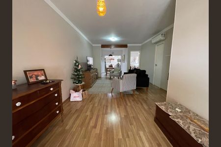 Casa à venda com 120m², 3 quartos e 2 vagasSala