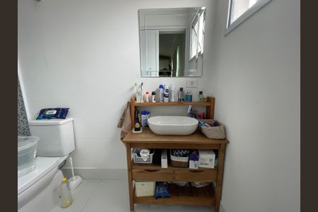 Casa à venda com 120m², 3 quartos e 2 vagasBanheiro 4