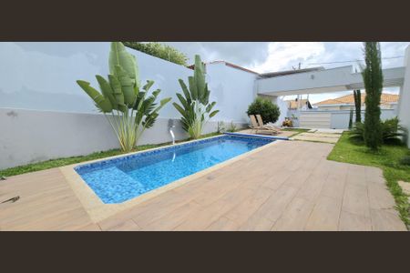 Casa à venda com 187m², 3 quartos e 3 vagasPiscina 