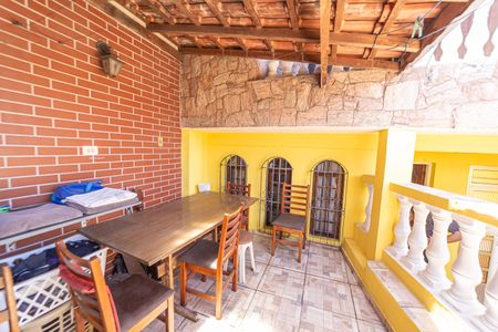 Casa à venda com 114m², 4 quartos e 1 vagaÁrea gourmet