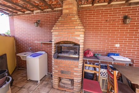 Casa à venda com 114m², 4 quartos e 1 vagaÁrea gourmet