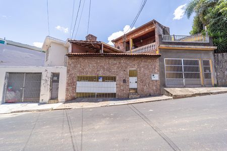 Casa à venda com 114m², 4 quartos e 1 vagaFachada