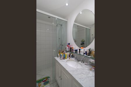 Apartamento à venda com 132m², 2 quartos e 2 vagas Apartamento à venda com 132m², 2 quartos e 2 vagasBanheiro da Suíte