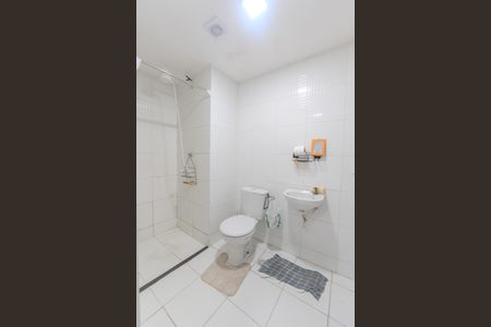 Banheiro de kitnet/studio para alugar com 1 quarto, 45m² em República, São Paulo