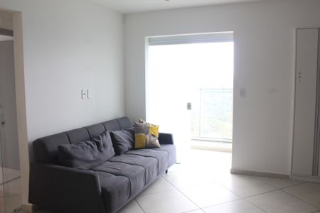 Sala de apartamento para alugar com 3 quartos, 64m² em Jardim Marilu, Cotia