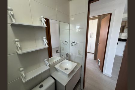 Banheiro de apartamento para alugar com 2 quartos, 45m² em Cascadura, Rio de Janeiro