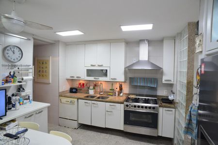 Apartamento para alugar com 190m², 3 quartos e 3 vagasCozinha