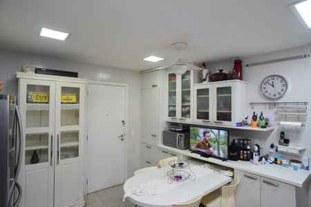 Apartamento para alugar com 190m², 3 quartos e 3 vagasCozinha