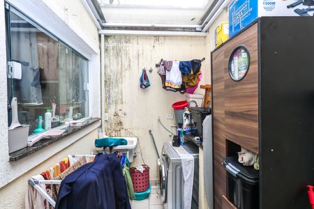 Casa à venda com 104m², 3 quartos e 1 vagaÁrea de Serviço