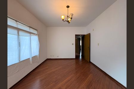 Casa à venda com 181m², 3 quartos e 3 vagas Casa à venda com 181m², 3 quartos e 3 vagasSala