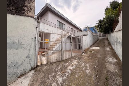 Casa à venda com 181m², 3 quartos e 3 vagas Casa à venda com 181m², 3 quartos e 3 vagasFachada