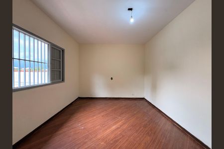 Casa à venda com 181m², 3 quartos e 3 vagas Casa à venda com 181m², 3 quartos e 3 vagasQuarto 2