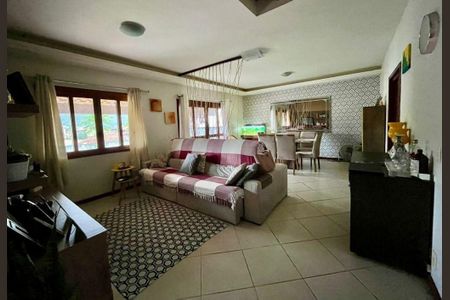 Casa à venda com 5 quartos, 223m² em Itaipu, Niterói