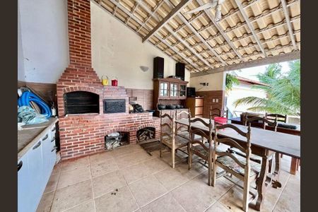 Casa à venda com 5 quartos, 223m² em Itaipu, Niterói