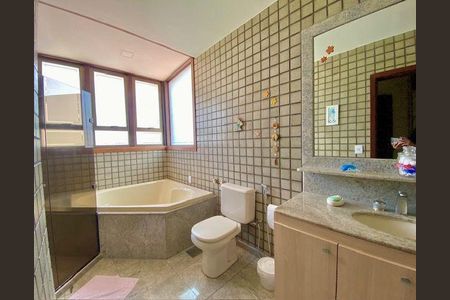 Casa à venda com 4 quartos, 365m² em Camboinhas, Niterói