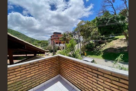 Casa à venda com 4 quartos, 365m² em Camboinhas, Niterói