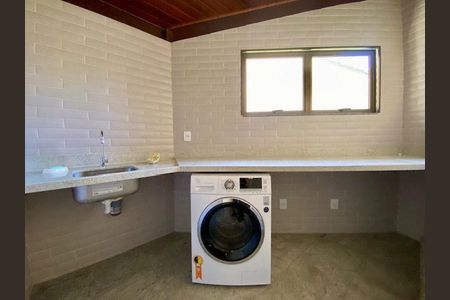 Casa à venda com 4 quartos, 365m² em Camboinhas, Niterói