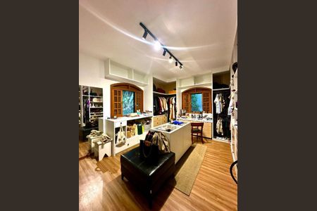 Casa à venda com 4 quartos, 826m² em Vila Progresso, Niterói